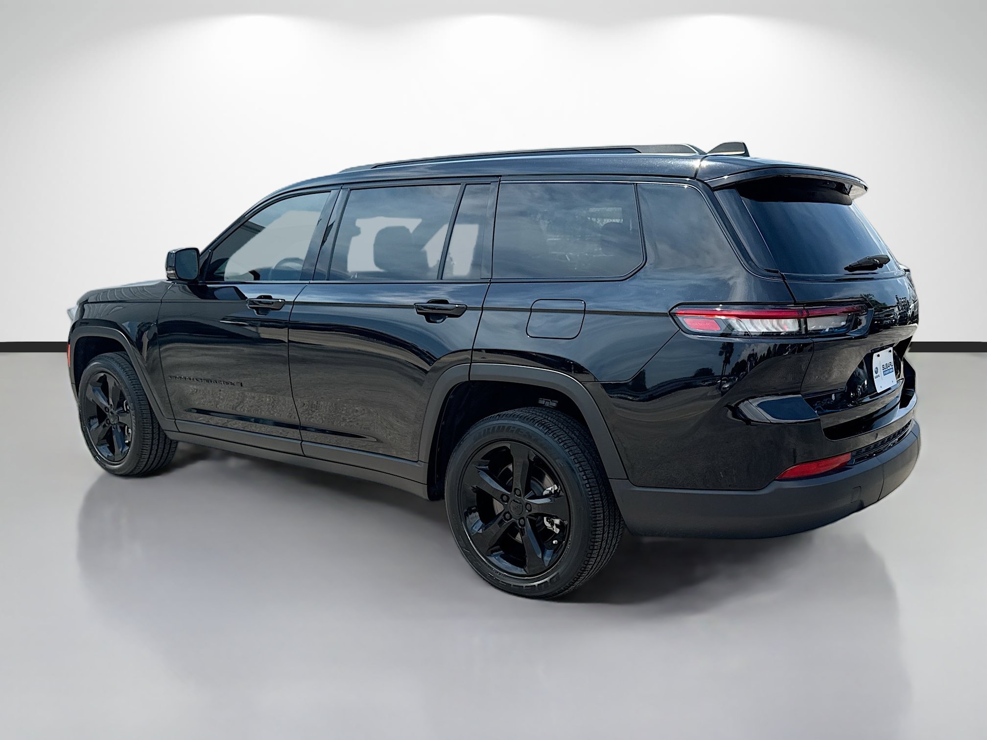 Used 2024 Jeep Grand Cherokee L Altitude AWD/4WD image 5