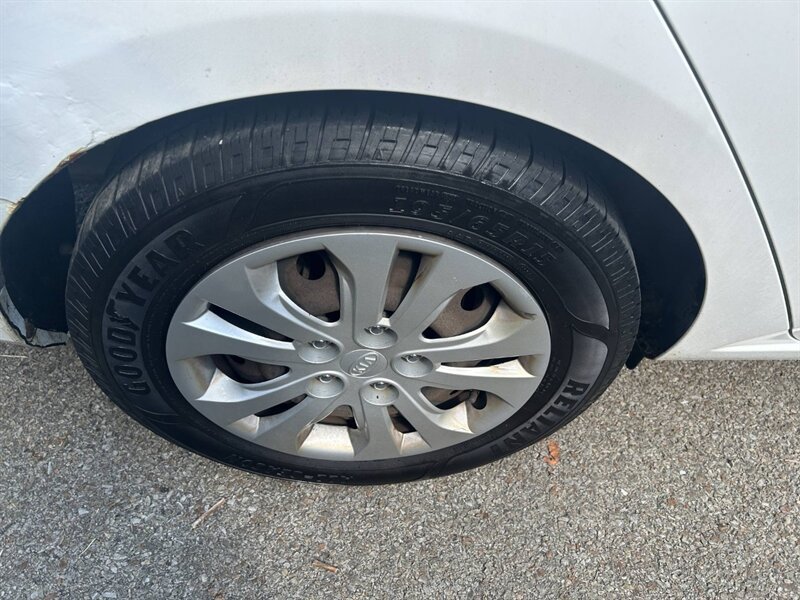 Used 2013 Kia Forte EX FWD image 25