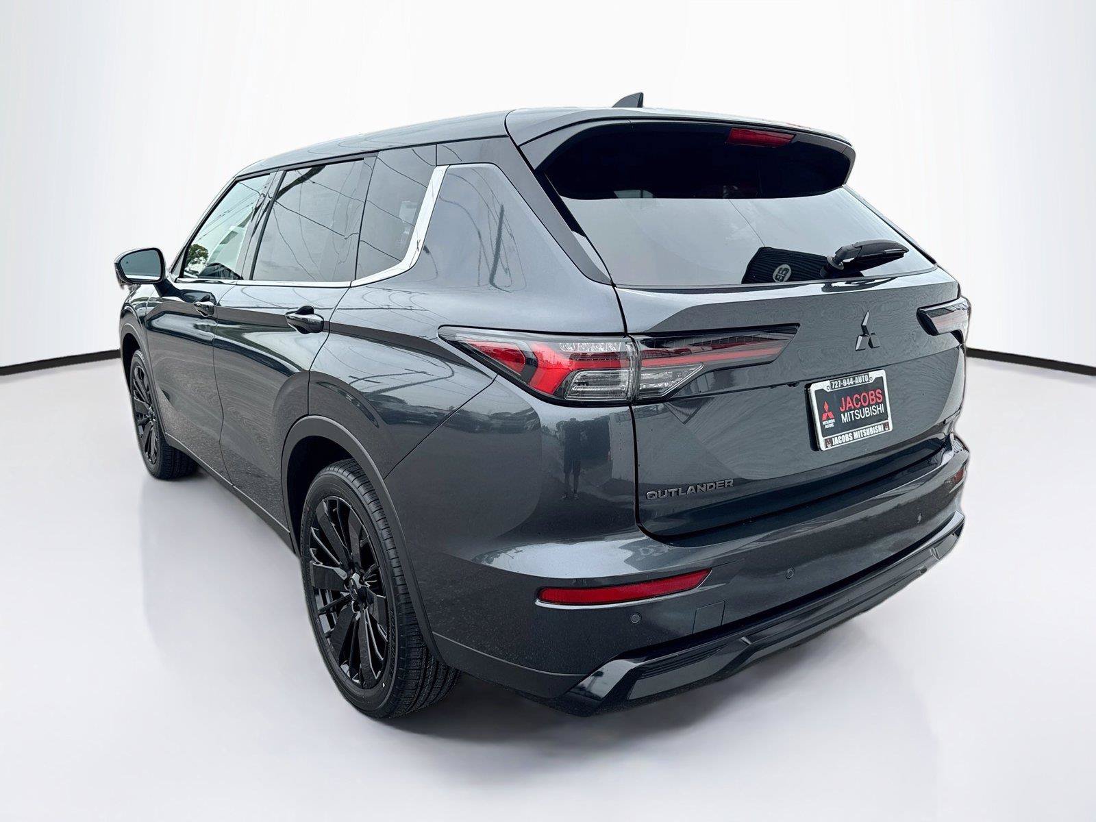 New 2026 Mitsubishi Outlander SE FWD image 3