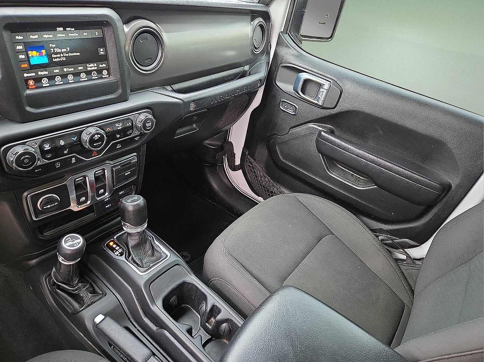 Used 2022 Jeep Wrangler Sport AWD/4WD image 12