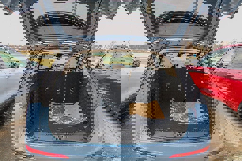 Used 2026 Lincoln Corsair Premiere image 5