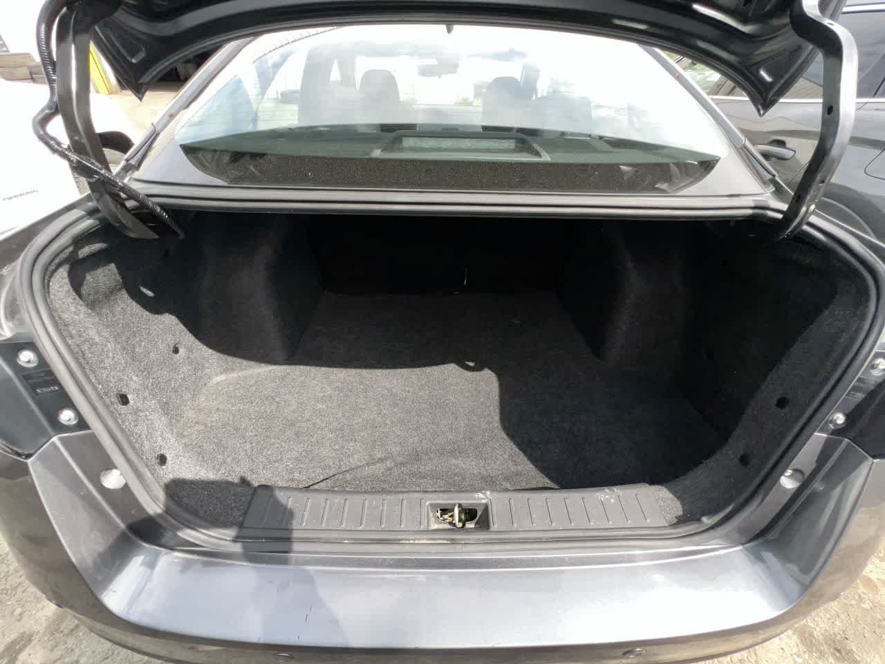 Used 2022 Nissan Versa SR w/ Convenience Package FWD image 25