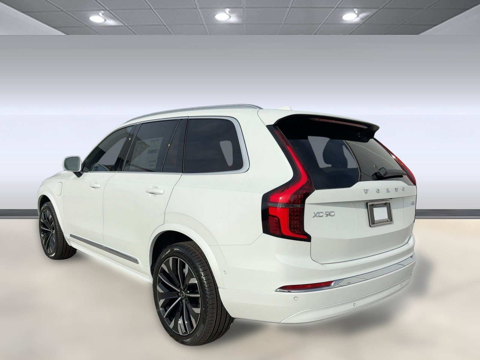 New 2026 Volvo XC90 T8 Plus image 3