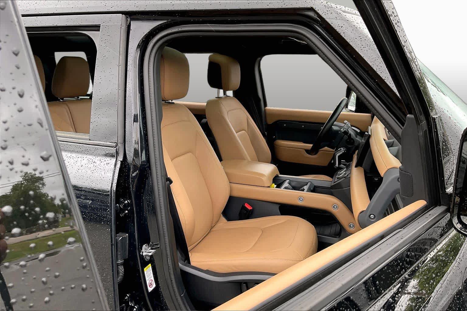 Used 2025 Land Rover Defender 110 X-Dynamic SE AWD/4WD image 8