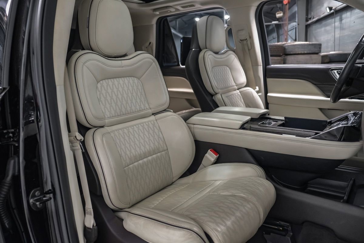 Used 2020 Lincoln Navigator Black Label w/ Cargo Convenience Package AWD/4WD image 32