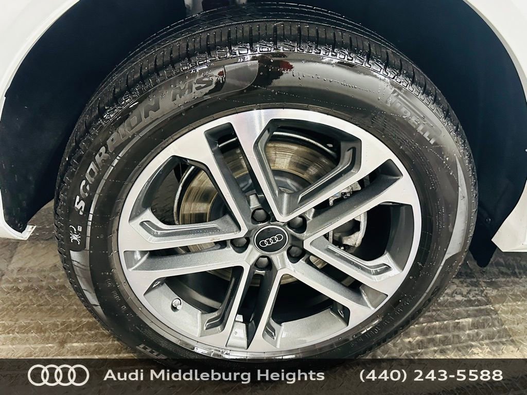 Certified 2025 Audi Q5 Premium w/ Convenience Package image 33