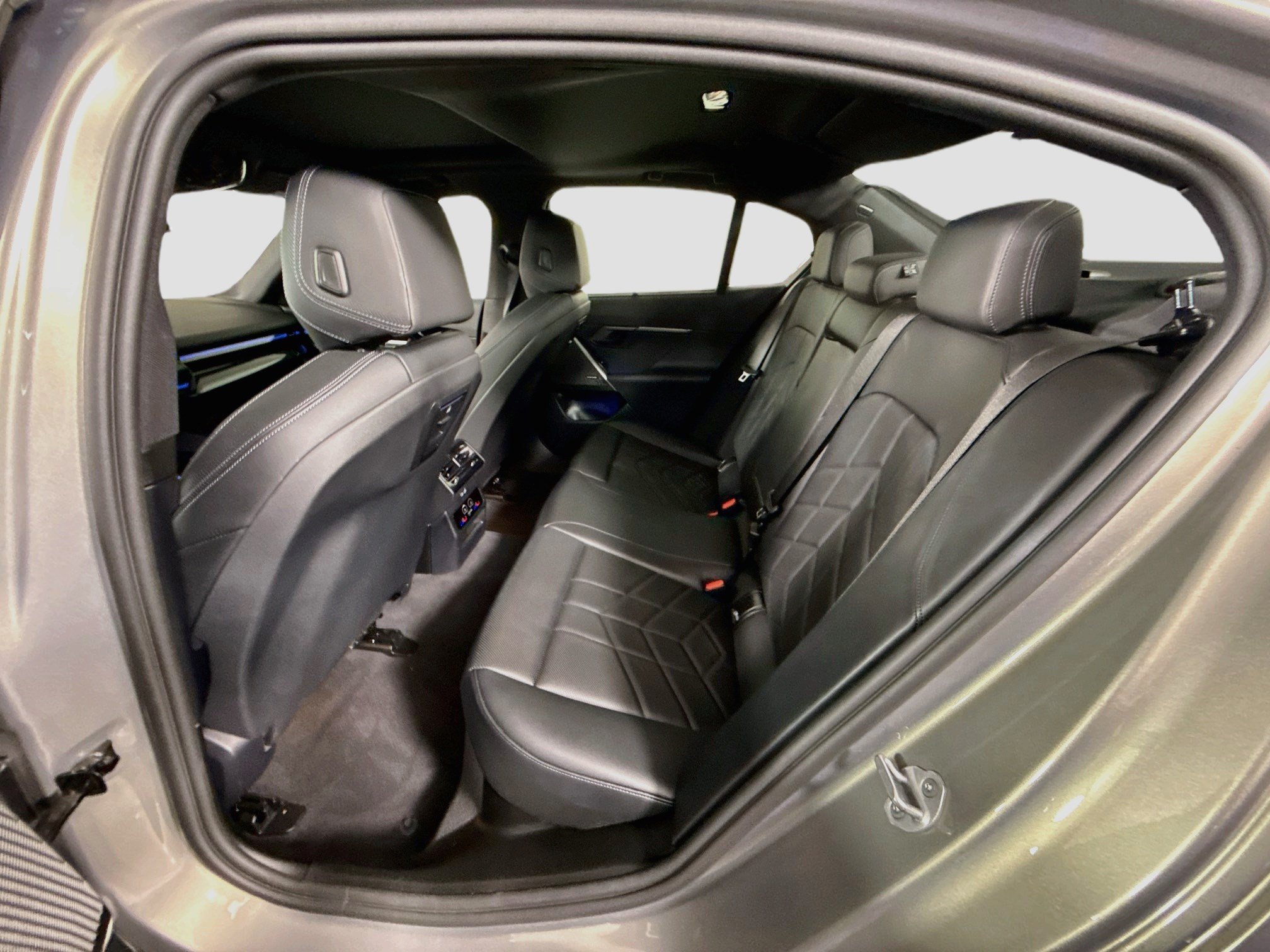 Used 2026 BMW 530i RWD image 25