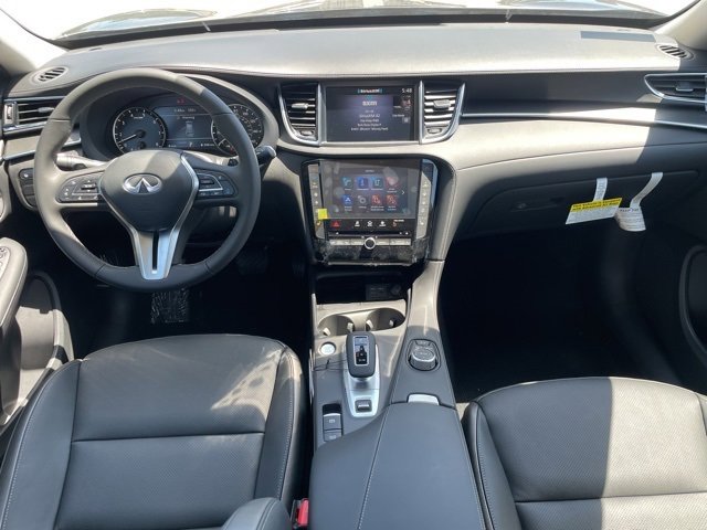 New 2025 INFINITI QX50 Luxe image 8
