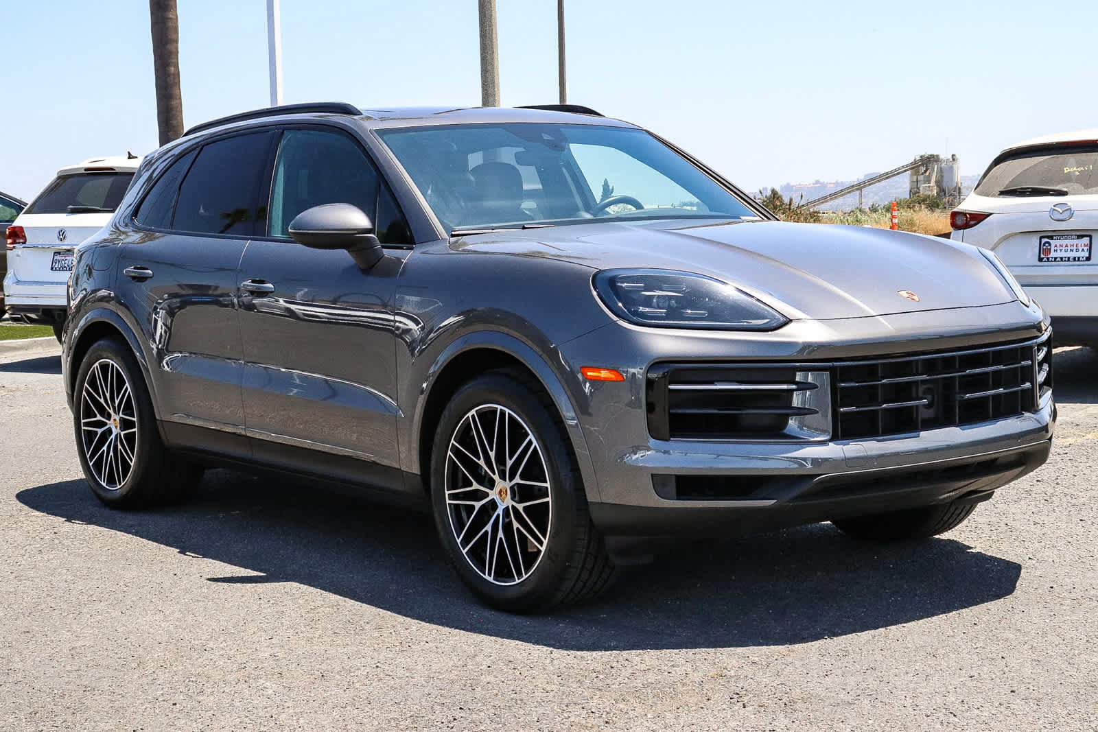 Used 2024 Porsche Cayenne AWD/4WD image 3