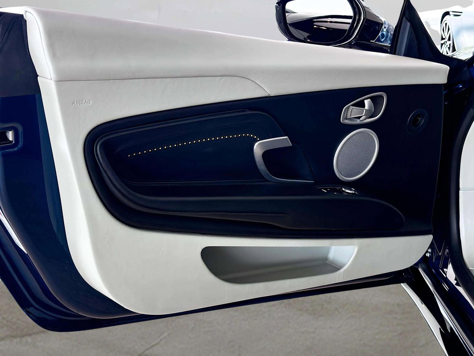 Used 2021 Aston Martin DB11 Volante image 23