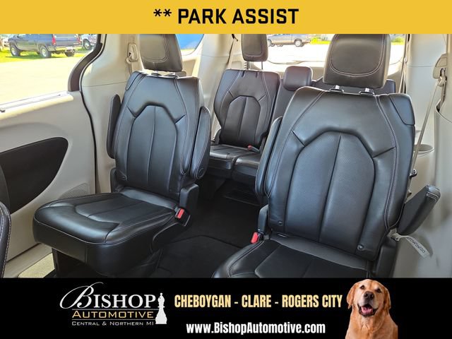 Used 2023 Chrysler Pacifica Touring-L FWD image 21