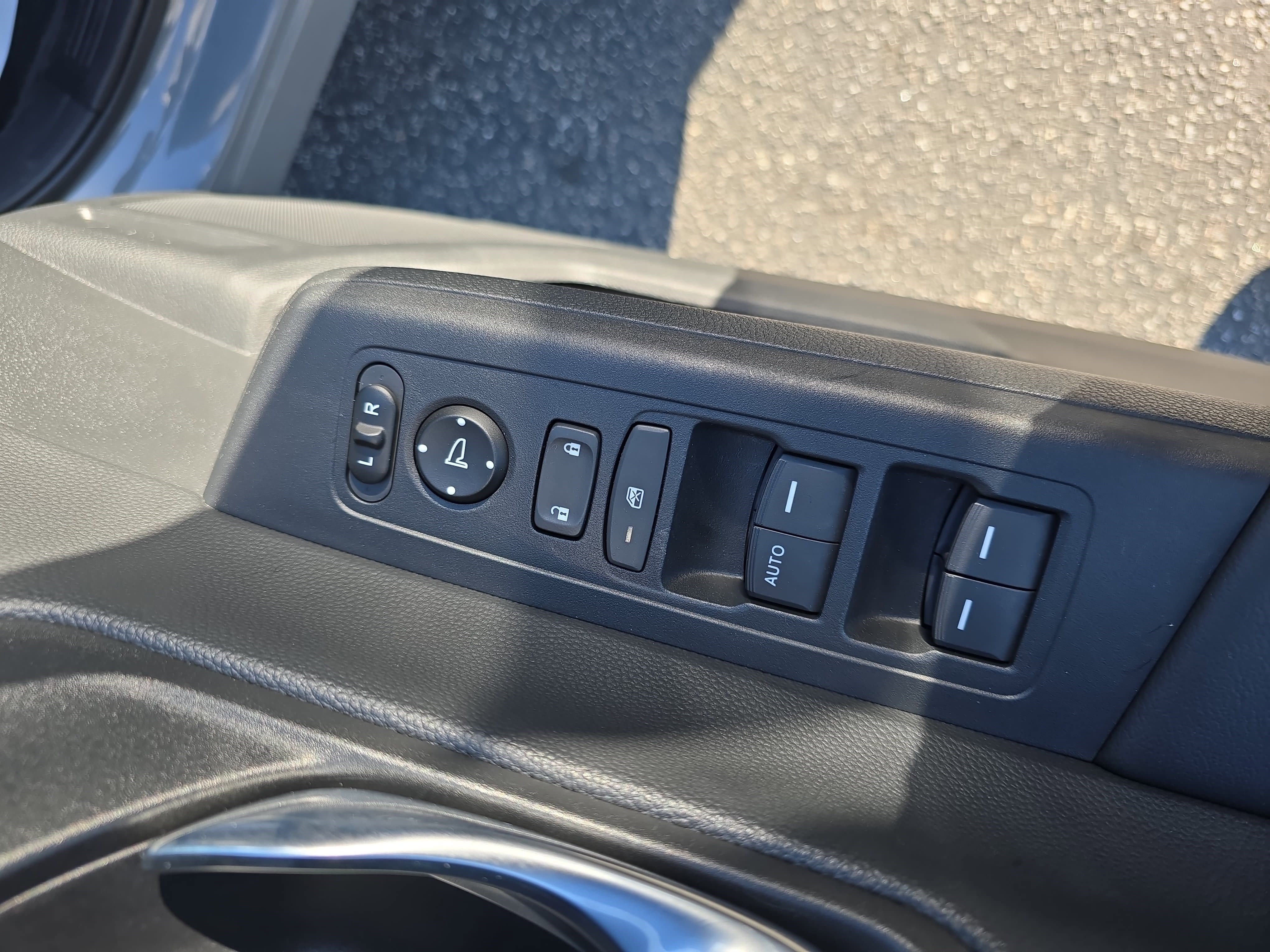 Used 2025 Honda CR-V LX image 28