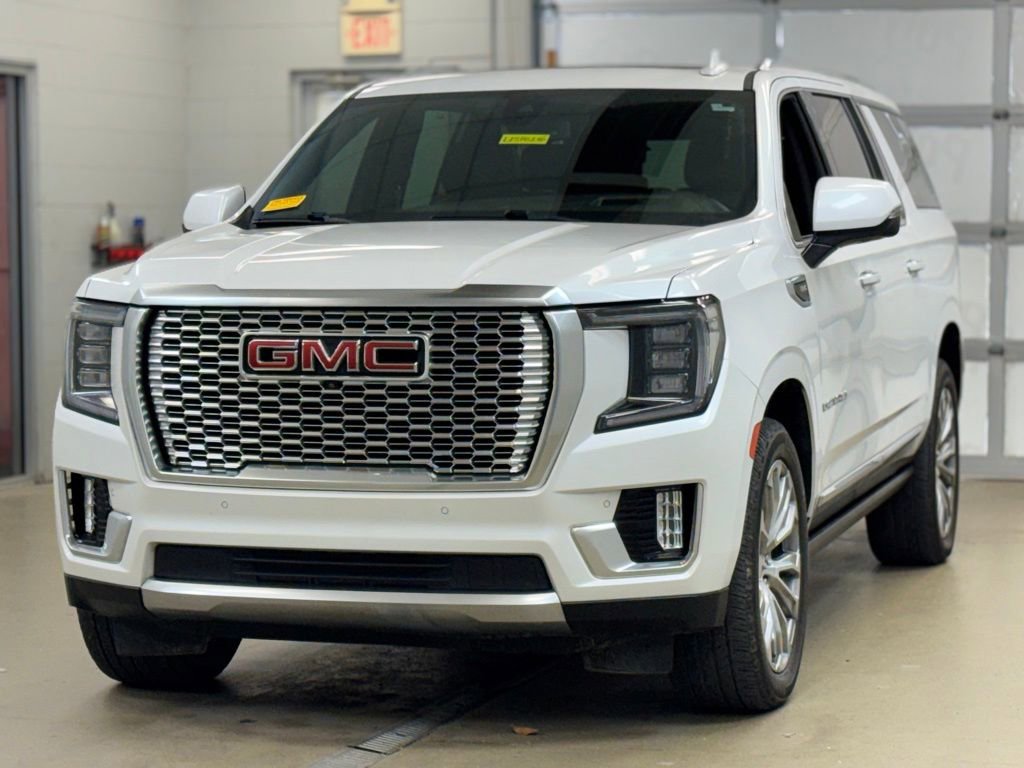 Used 2022 GMC Yukon XL Denali RWD image 3