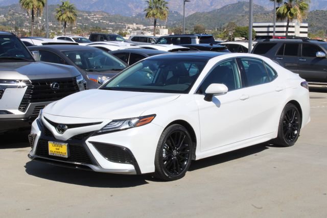 Used 2023 Toyota Camry XSE image 3