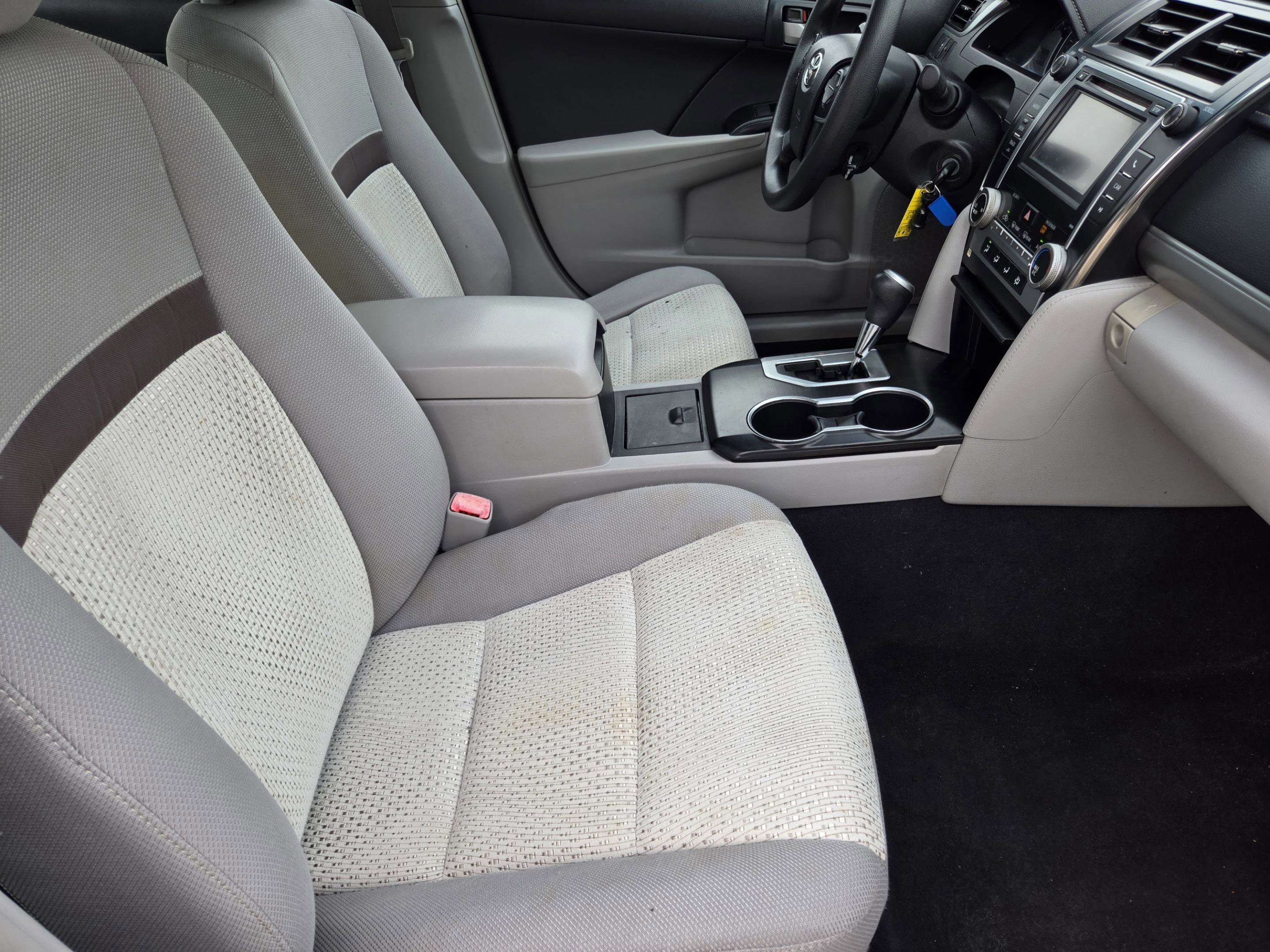 Used 2014 Toyota Camry LE FWD image 11