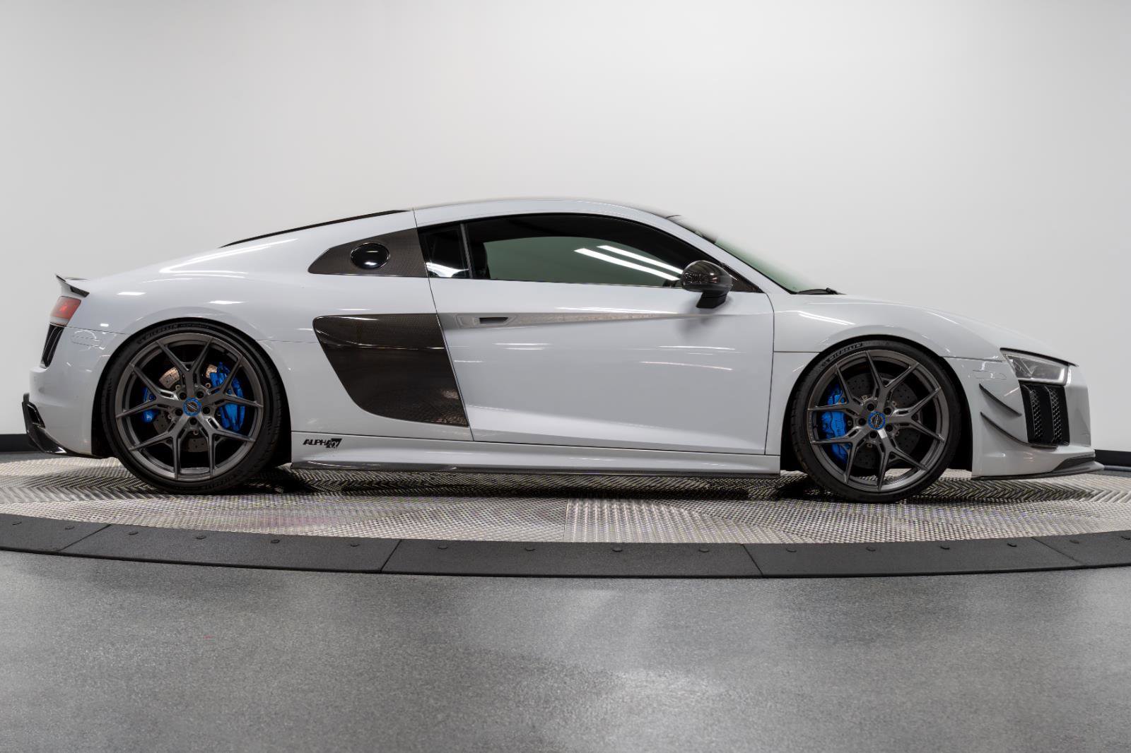 Used 2017 Audi R8 V10 plus w/ Full Leather Package image 20