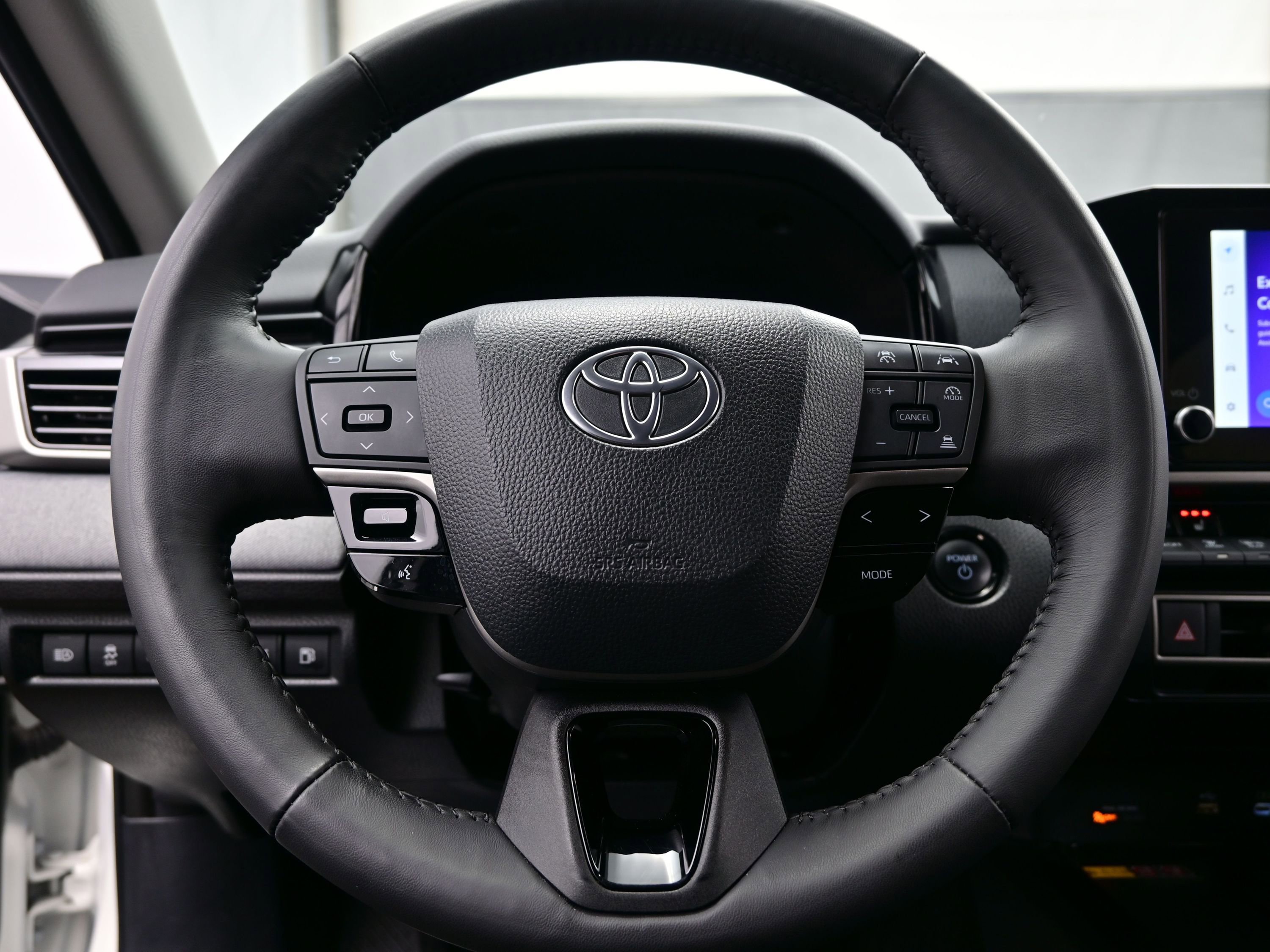 Used 2025 Toyota Camry LE w/ Convenience Package image 23