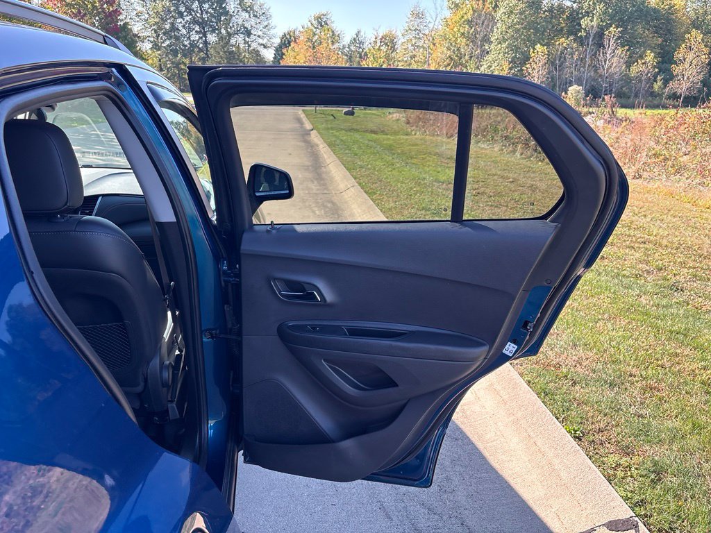 Used 2019 Chevrolet Trax LT w/ LT Convenience Package FWD image 30