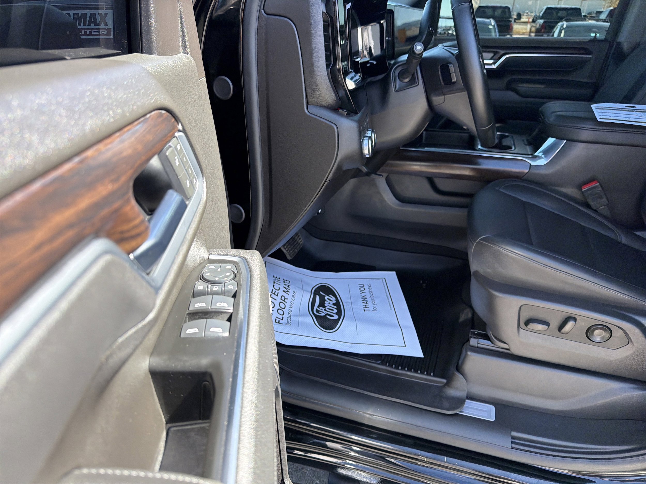 Used 2025 GMC Sierra 3500 SLT w/ SLT Convenience Package AWD/4WD image 13