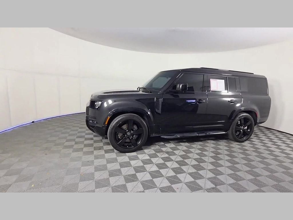 Used 2025 Land Rover Defender 130 X-Dynamic SE image 48