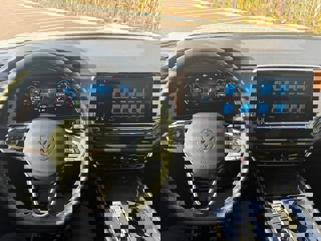 Used 2025 Volkswagen Atlas SE image 6