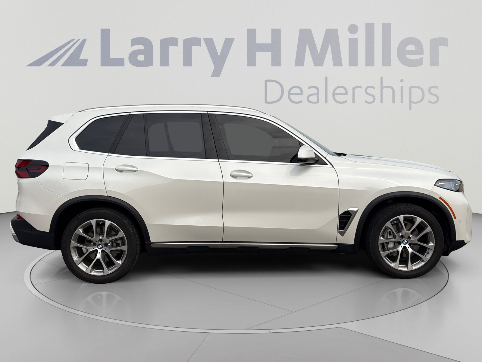 Used 2024 BMW X5 xDrive40i w/ Premium Package AWD/4WD image 7
