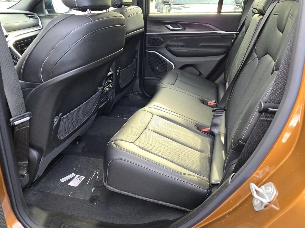 New 2026 Jeep Grand Cherokee Limited AWD/4WD image 19