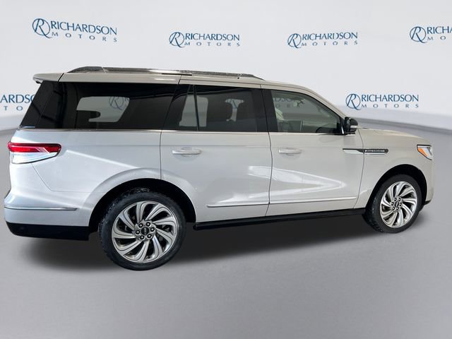 Used 2022 Lincoln Navigator Reserve image 6