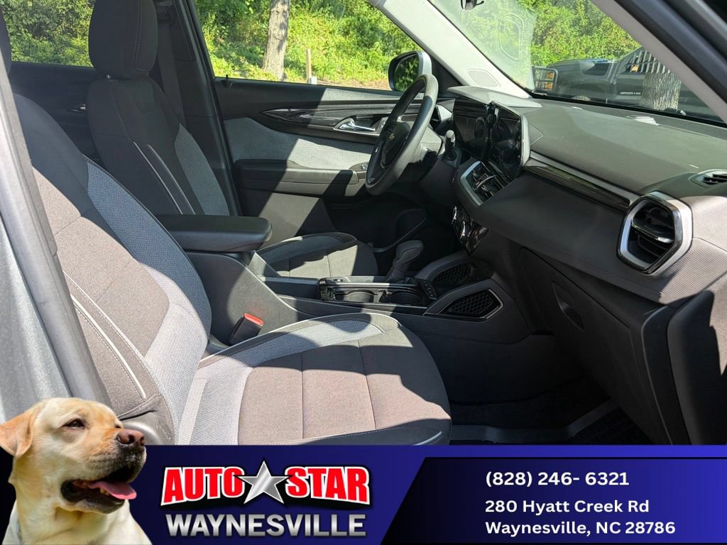 Used 2024 Chevrolet TrailBlazer LT FWD image 28