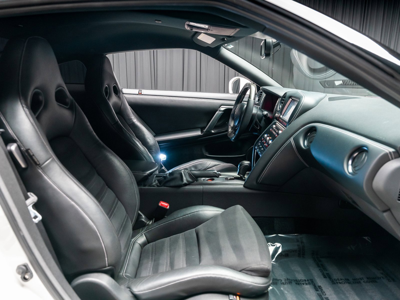 Used 2015 Nissan GT-R Premium image 5