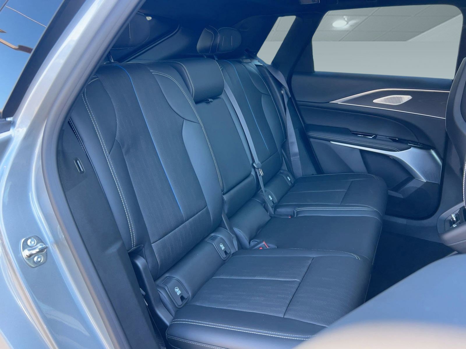 New 2026 Cadillac Lyriq V w/ LPO, Floor Liner Package image 32