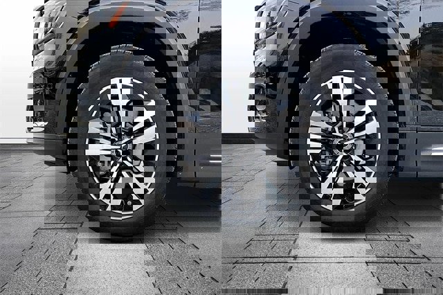 Certified 2025 Mercedes-Benz GLB 250 4MATIC image 4