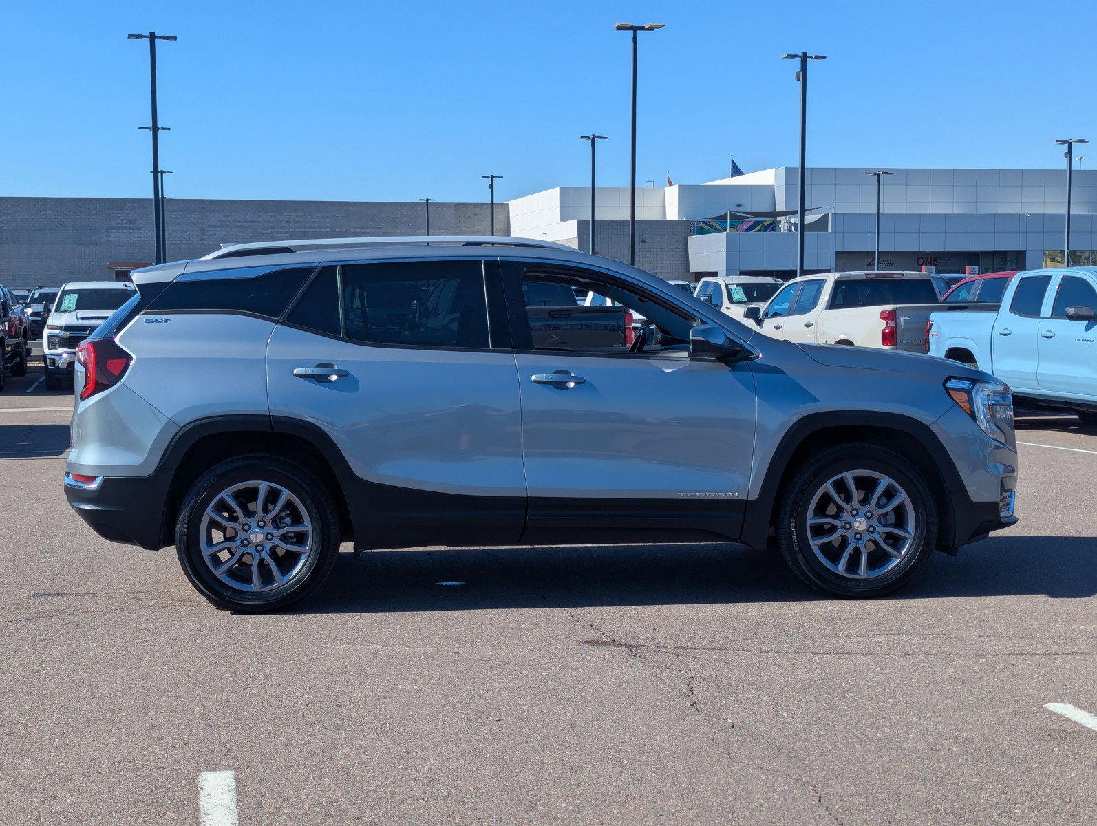 Certified 2024 GMC Terrain SLT image 7