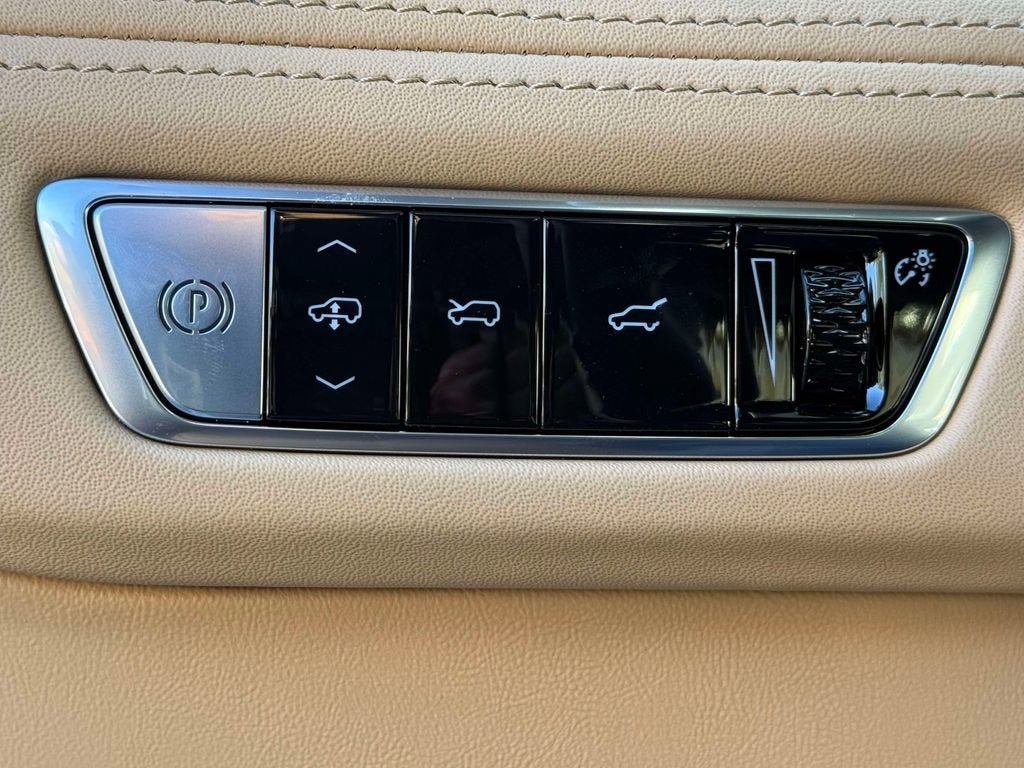 New 2025 Cadillac Escalade IQ Luxury 2 AWD/4WD image 18