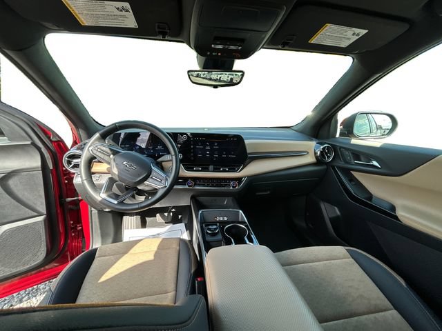 Used 2025 Chevrolet Equinox ACTIV w/ Safety and Technology Package AWD/4WD image 22