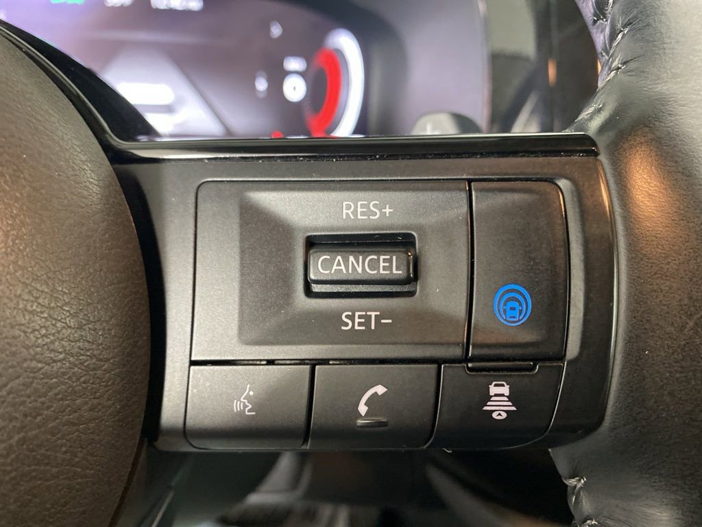 Used 2023 Nissan Pathfinder Platinum image 14