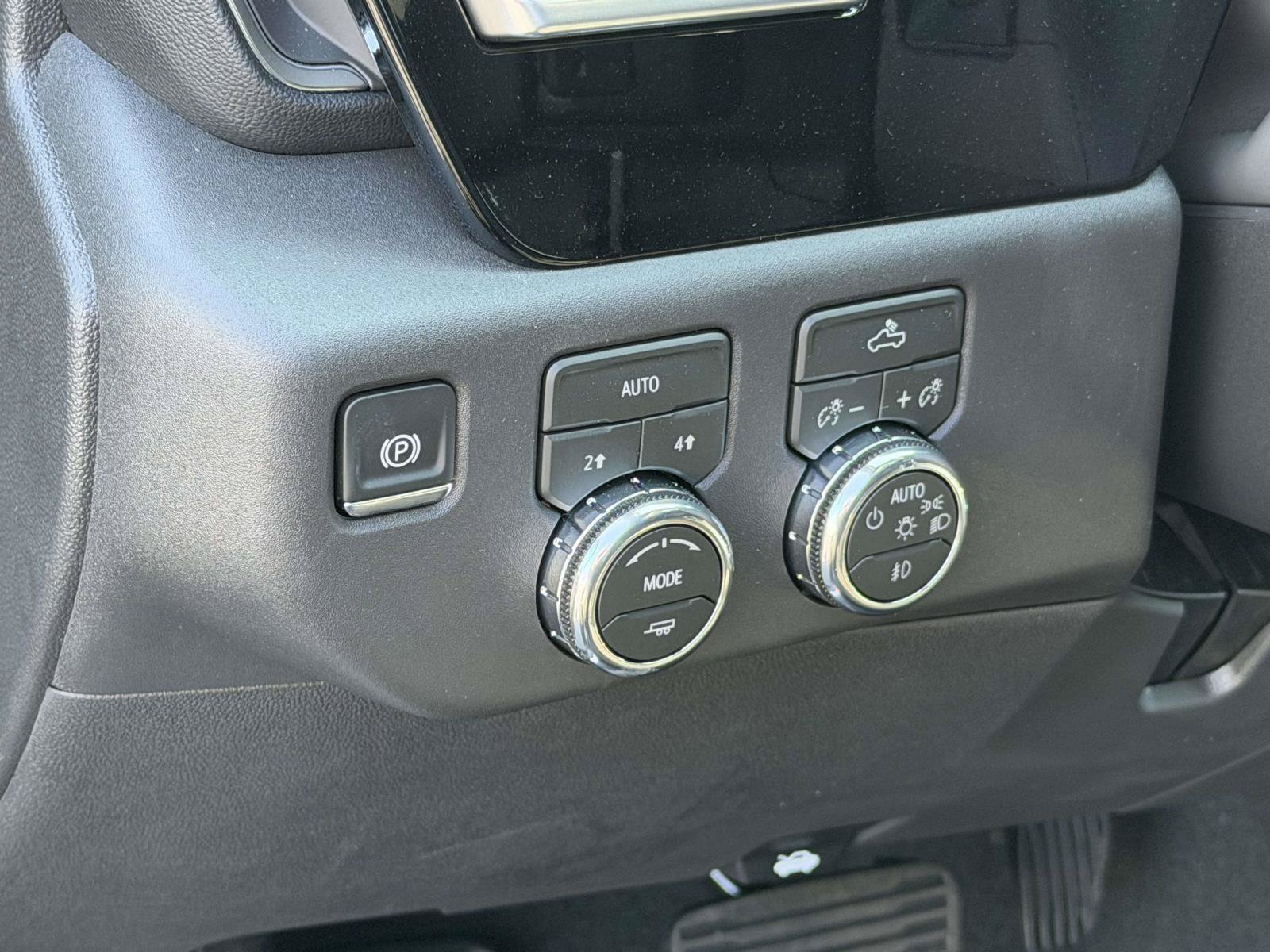 New 2026 GMC Sierra 1500 Elevation w/ Preferred Package AWD/4WD image 18