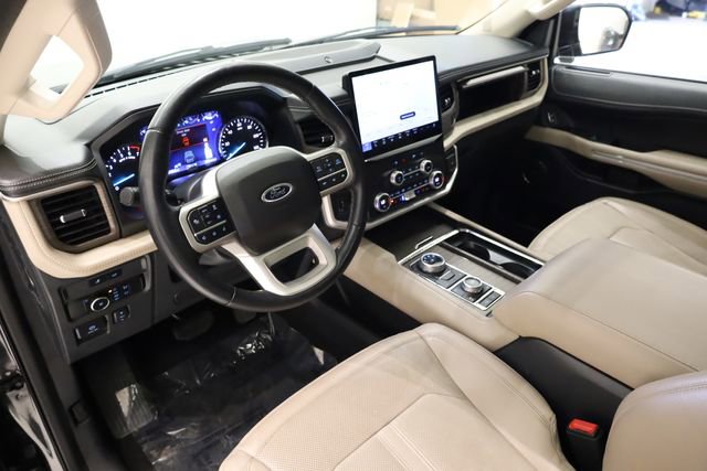 Used 2023 Ford Expedition Limited image 11