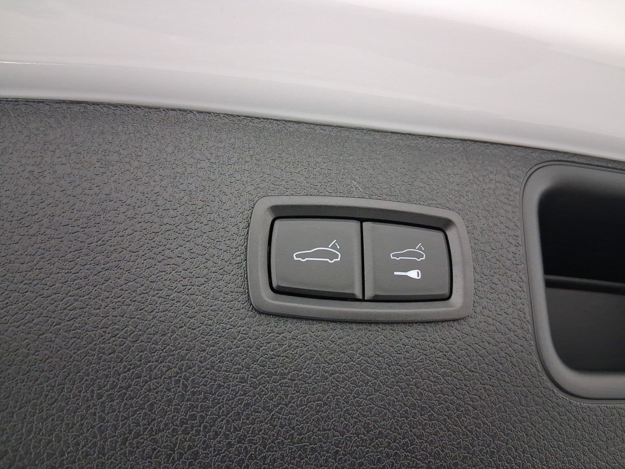 Certified 2025 Porsche Macan GTS image 35