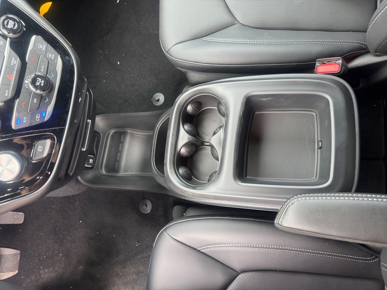 New 2026 Chrysler Voyager LX FWD image 15