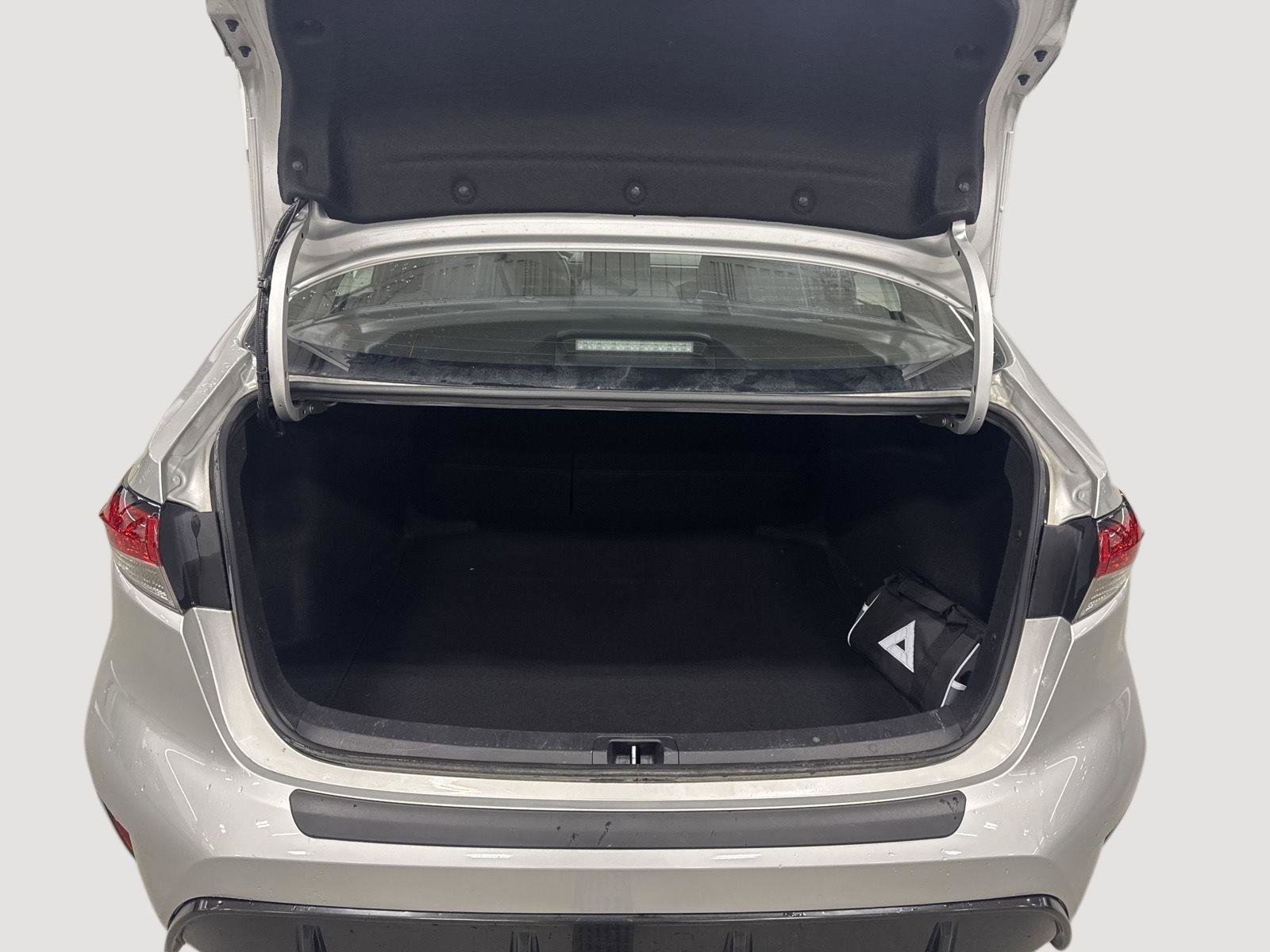 Used 2024 Toyota Corolla SE FWD image 9