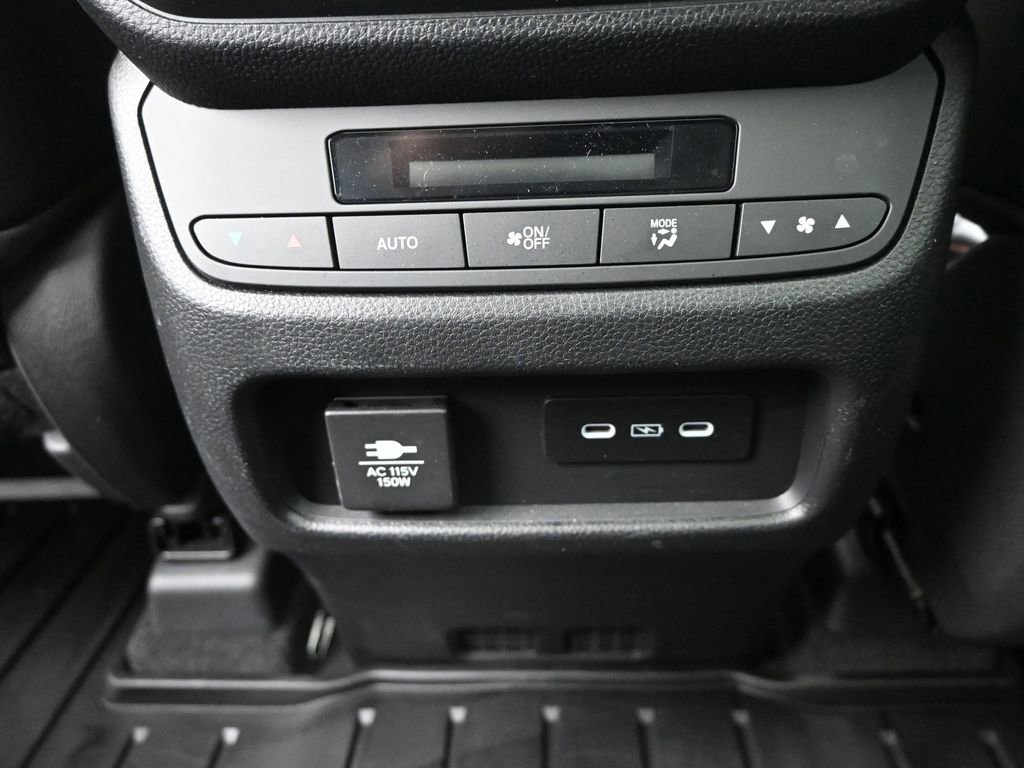 Used 2025 Honda Pilot TrailSport image 12