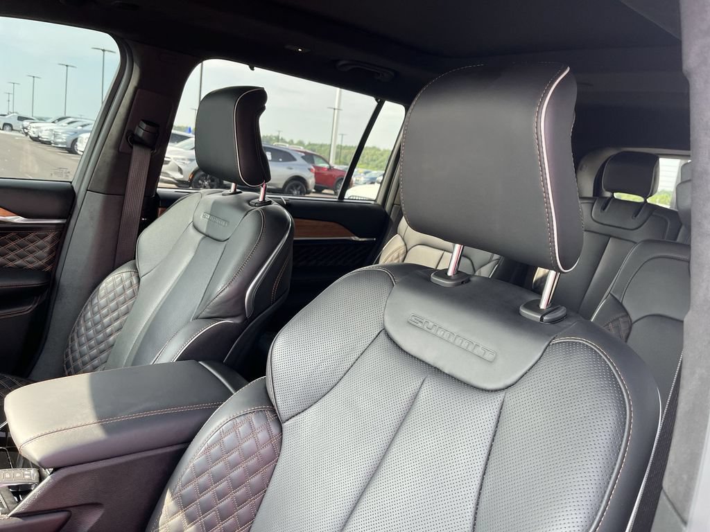 Used 2025 Jeep Grand Cherokee L Summit AWD/4WD image 11