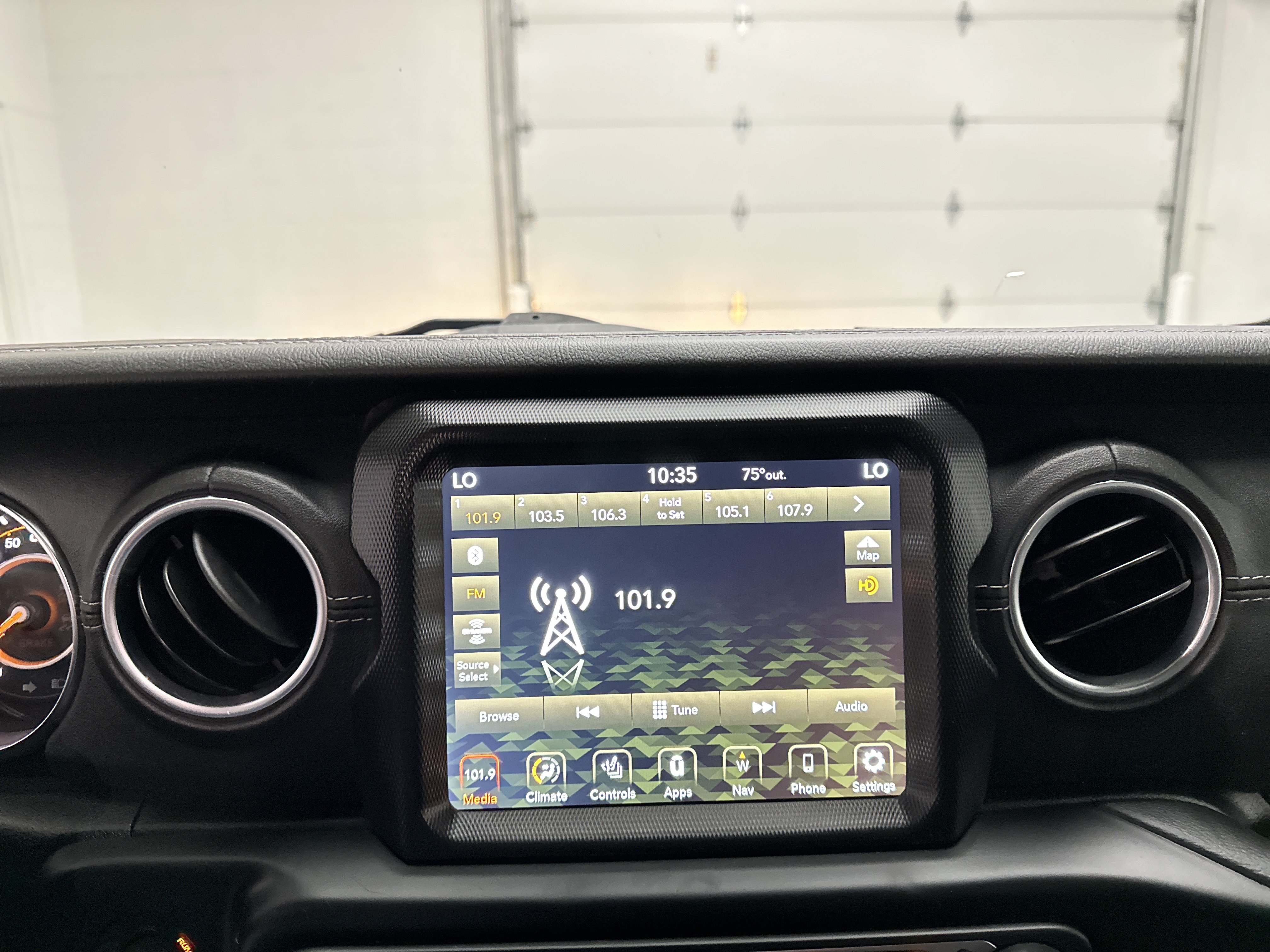 Used 2021 Jeep Wrangler Unlimited Sahara AWD/4WD image 31