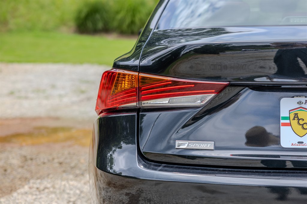 Used 2020 Lexus IS 350 F Sport w/ F Sport Package RWD image 9