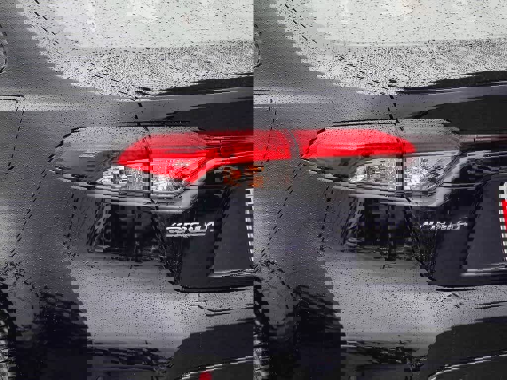 Used 2025 Toyota Corolla SE image 7