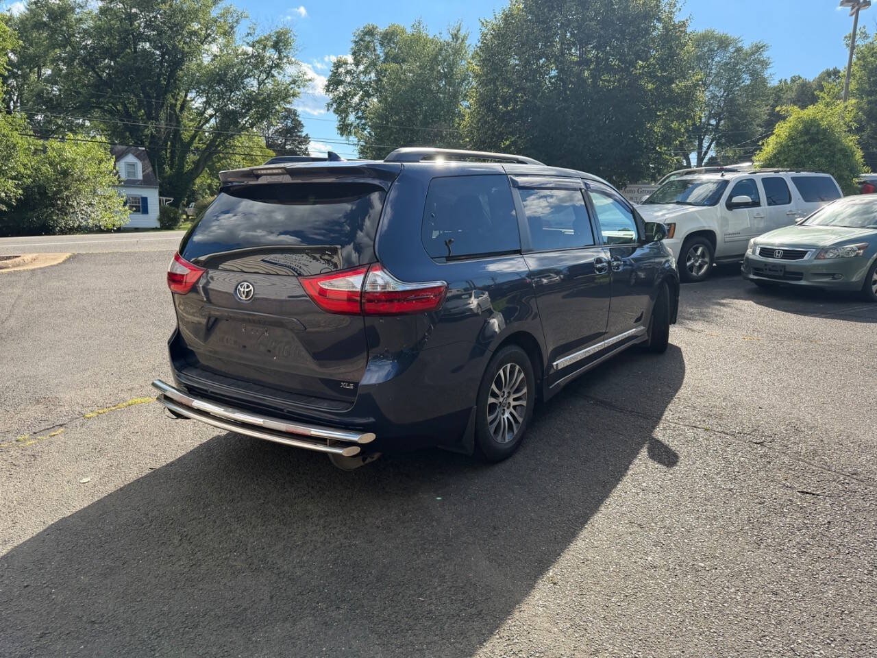 Used 2018 Toyota Sienna XLE w/ XLE Navigation Package FWD image 7