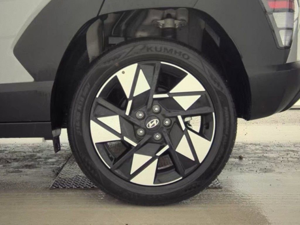 Used 2025 Hyundai Kona SEL image 21