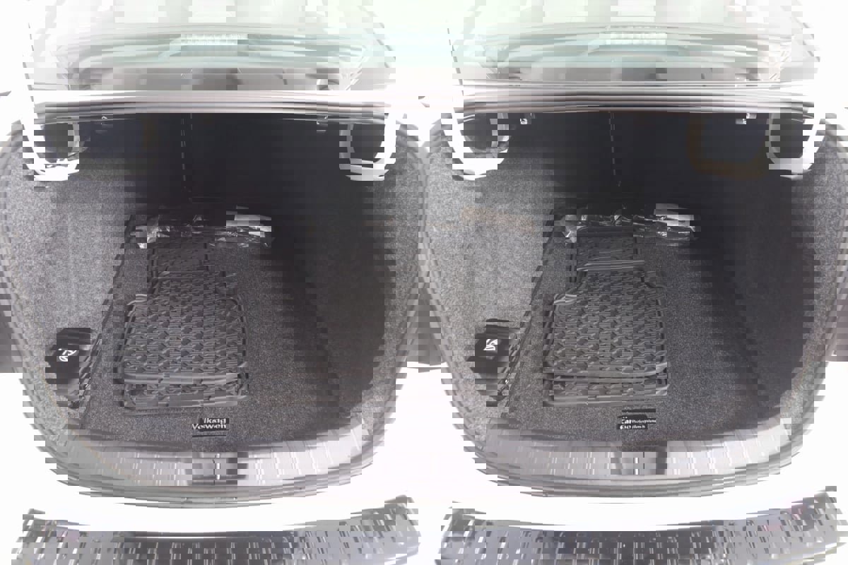 Used 2025 Volkswagen Jetta SE image 44