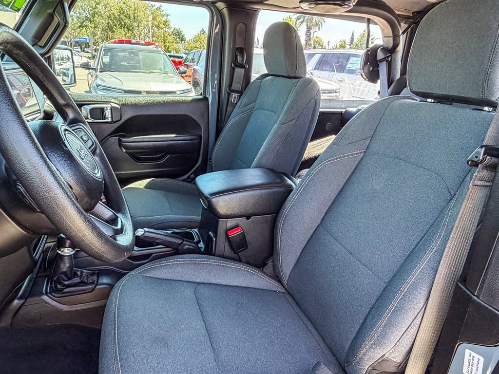 Used 2025 Jeep Wrangler Sport AWD/4WD image 35